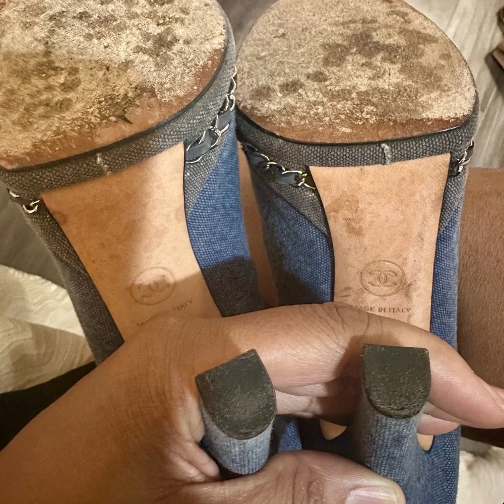 LAST CALL- CLOSET CLOSING ESTATE SALE CHANEL Blue Denim Chain Platform Pumps - Picture 6 of 6